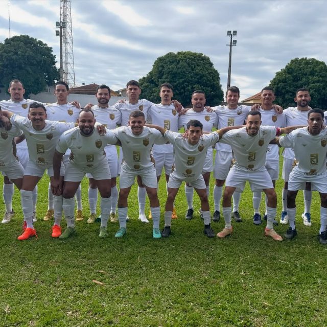 ⚽🔥 RUMO À SEMIFINAL! RAÇA, GARRA E UM SHOW DE FUTEBOL! ❤️🤍💙

A Samantha F.C. segue fazendo história no Municipal 2025! 💪🏽
Com muita entrega e espírito de equipe, nossos atletas venceram o Independente E.C. por 4x2 e garantiram a classificação para a Semifinal! 🔥⚽

Foi uma partida eletrizante, marcada por superação, união e futebol de qualidade, mostrando mais uma vez a força das nossas cores em campo. 👏🏼⭐

🥅 Gols: 
@de_oliveira10 ⚽️⚽️
@pedroaugustoas ⚽️
@otavio_02c ⚽️

Cada gol foi a prova da nossa determinação e do trabalho que vem sendo construído com seriedade e paixão. 💯
Agora é foco total no próximo desafio — a luta continua, e o sonho está mais vivo do que nunca! 🙌🏽🔥

Vamos juntos, Samantha F.C.! ❤️🤍💙

🏆Craque do Jogo: @de_oliveira10